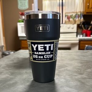 YETI Rambler 26 oz Tumbler with Straw Lid in Charcoal